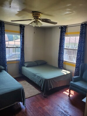 2 habitaciones, escritorio, wifi gratis y ropa de cama