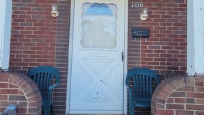 Exterior detail - House can sleep 6 or more people (Aliquippa)