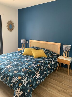 4 camere, una scrivania, ferro/asse da stiro, culla da viaggio