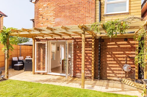 New Cottage Sleeps 9 central location