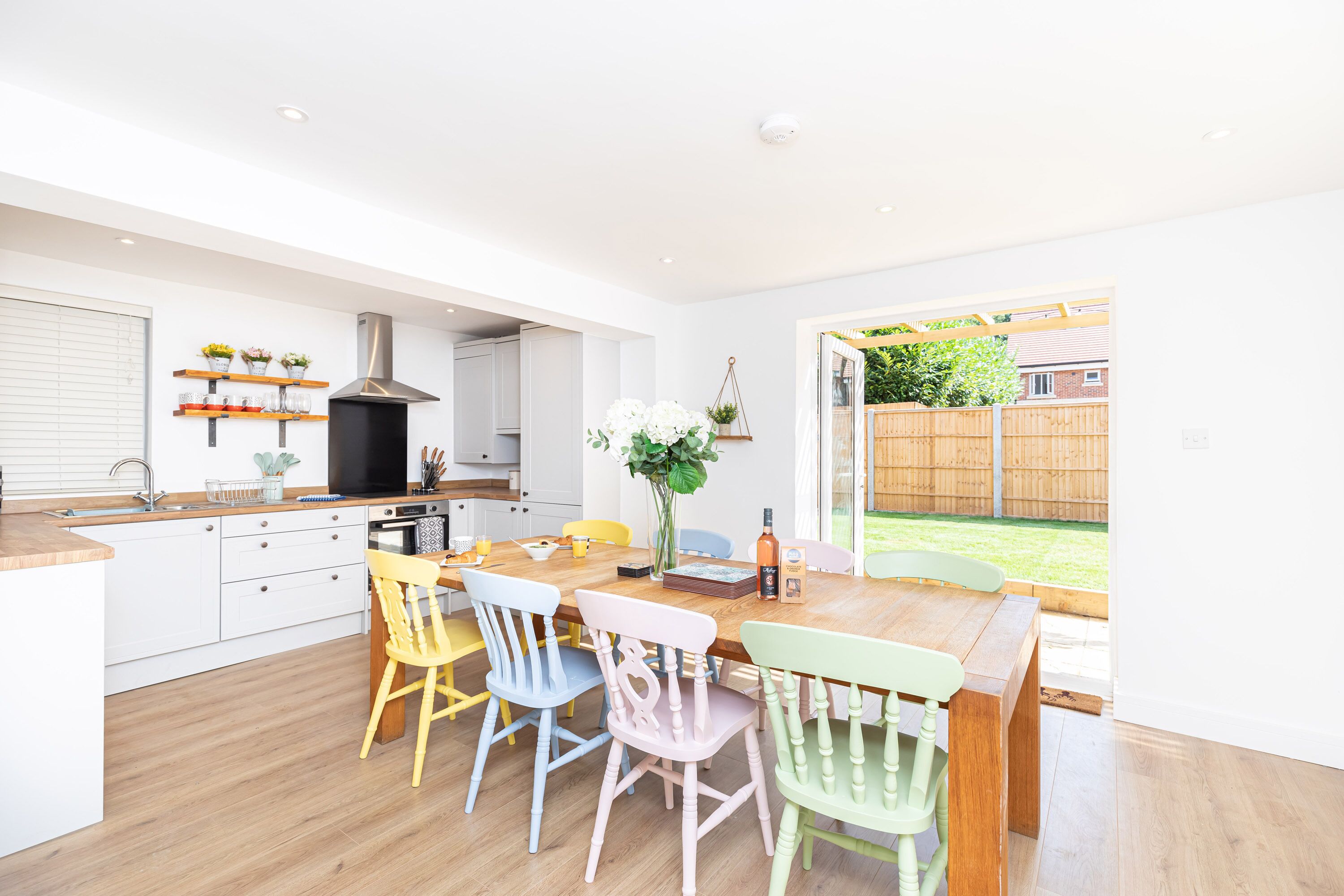 ثلاجة، ميكروويف، فرن، موقد طهي مسطح