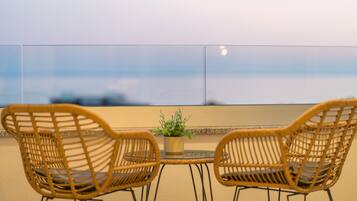 Apartemen Deluks, 3 kamar tidur, hot tub, pemandangan laut | Teras/patio