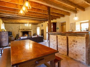 Interior - Charming Dordogne house with fireplace and enclosed garden (Lalinde)