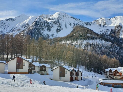 Chalet mitoyen de standing avec piscine, sauna, hammam, parking, aux pieds des pistes