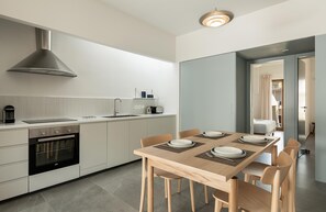 House | Private kitchen | Full-sized fridge, microwave, oven, stovetop