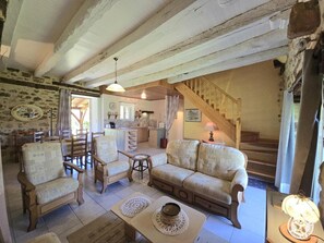 TV - Peaceful rental near Belvès, pets allowed, terrace (Pays-de-Belvès-Saint-Amand-de-Belvès)