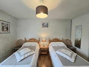 2 室のベッドルーム、WiFi (無料)