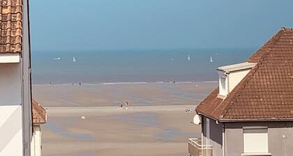 Studio cabin with sea view and garage in Fort-Mahon plage