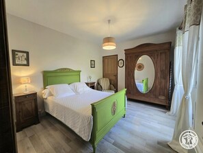 Unclassified image, 5 of 17, button