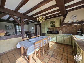 Unclassified image, 3 of 17, button