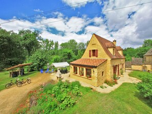 المنشأة من الخارج