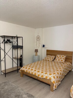 2 bedrooms, iron/ironing board, travel cot, free WiFi