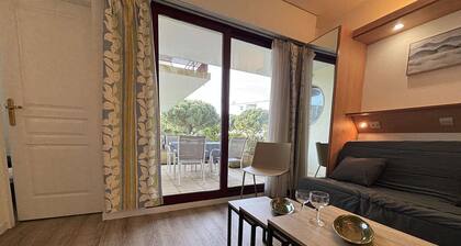 Cozy 4-person apartment in La Rochelle with pool