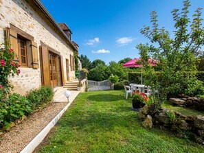 Outdoor dining - Spacious house with Wifi, near Cherveix-Cubas (Cherveix-Cubas)