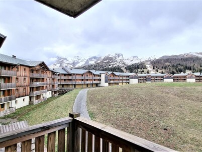 Apartment for 8 with balcony, near shops and slopes, ski locker