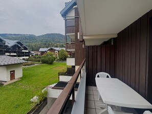 Outdoor dining - Cozy studio in village center with pets allowed and parking (Samoëns)
