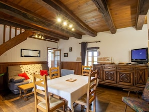 Interior - House in Hautefort with A/C, free bikes, pets allowed (Hautefort)