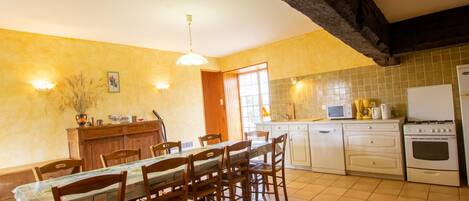 Frigorifero, microonde, forno, lavastoviglie