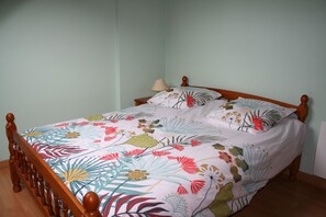 2 chambres, fer et planche à repasser, draps fournis