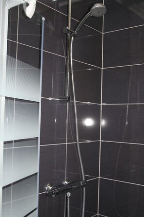Shower, towels