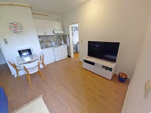 Fridge, microwave, stovetop, coffee/tea maker - Holiday apartment Lungomare, only 300m from the beach (Pula)