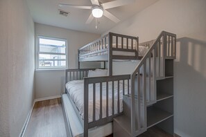 5 bedrooms, free WiFi, bed sheets