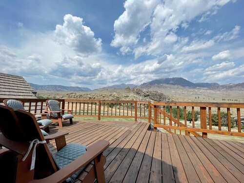 Studio 57- luxury apartment in the Wapiti Area!