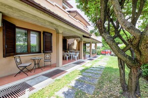 屋外ダイニングエリア