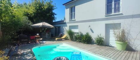 Outdoor pool, a heated pool