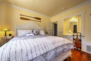 5 bedrooms, premium bedding, desk, iron/ironing board