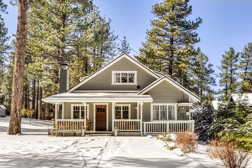 Big Bear Farmhouse With Spa, Gameroom & Pool Table
