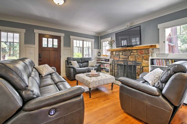 Smart TV, fireplace, video games, DVD player