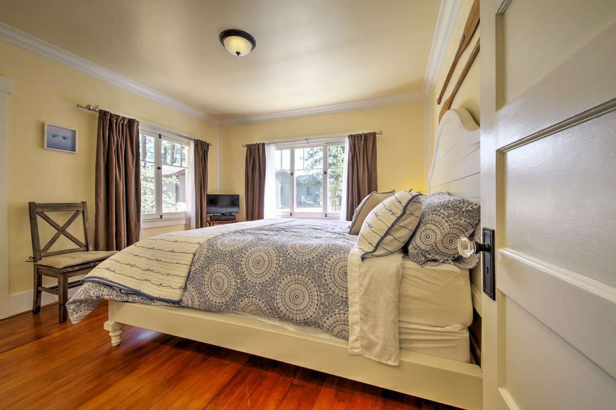 5 Schlafzimmer, hochwertige Bettwaren, Schreibtisch