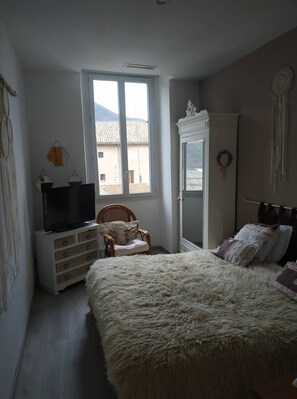 3 camere