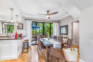 Dining - Elegant Townhome Residences at Napili Bay B7 3BR/2.5BA Gated Lanai + BBQ (Lahaina)