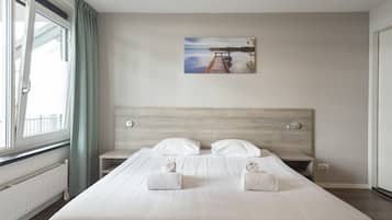 1 dormitorio, tabla de planchar con plancha, wifi y ropa de cama