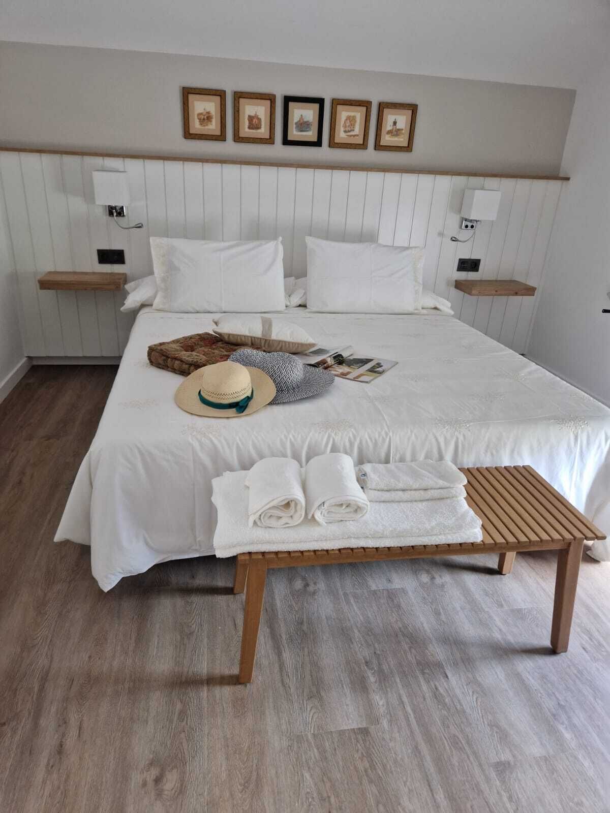 8 slaapkamers, een strijkplank/strijkijzer, reisbedje, gratis wifi