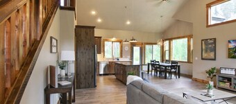 Relax in Style | Chic Home w/ Hot Tub + Mountain Views