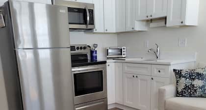 North Wildwood Beach Block 1 bdrm condo with Pool.