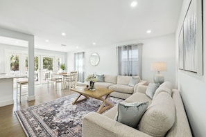 TV - Seagrove Home, Heated Pool, 6-Passenger LSV, Gas Grill, 3 Adult Bikes and 4-Min (Santa Rosa Beach)