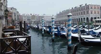 Ca' della Fontanella: central, quiet, private courtyard, 2 WC, AC, Wi-Fi