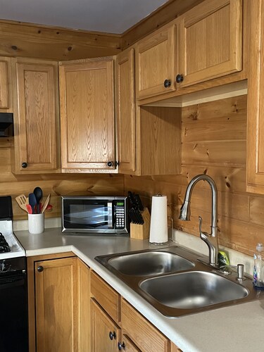 Cabin 1 Roody's Black Bear Cabins- Trail access from camp