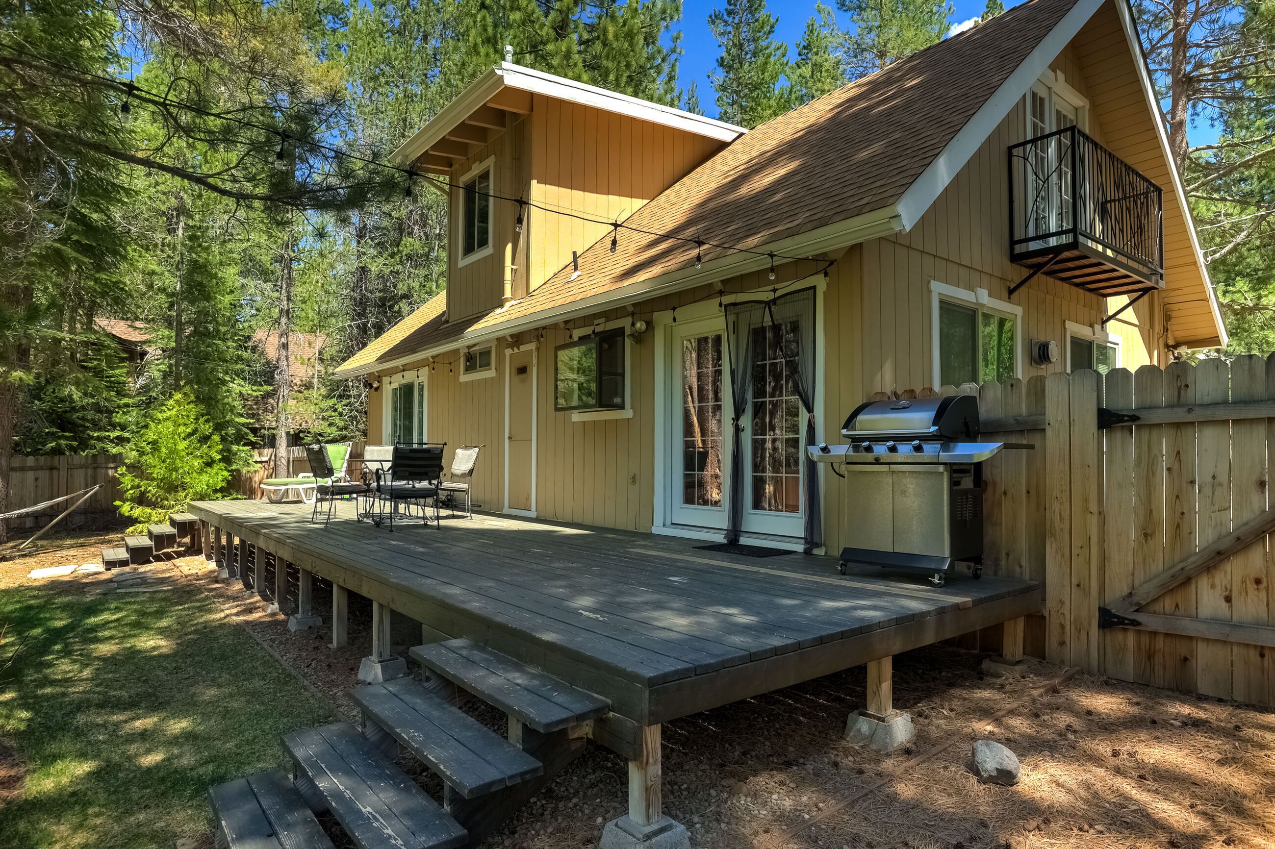 Stout House Cabin - best backyard ever!