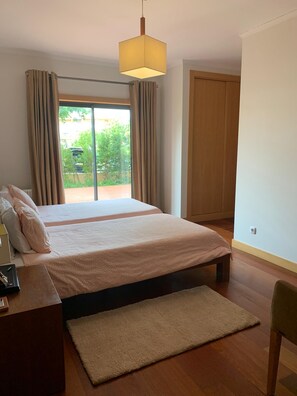 3 bedrooms, iron/ironing board, free WiFi, bed sheets