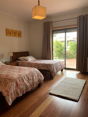 3 dormitorios, tabla de planchar con plancha, wifi gratis y ropa de cama