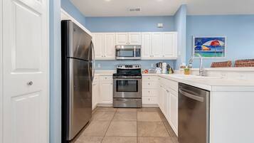 Townhome, 3 Bedrooms | Private kitchen