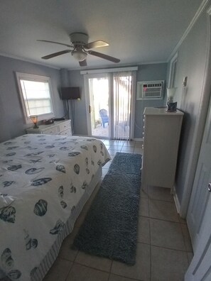 1 bedroom, iron/ironing board, free WiFi, bed sheets - Just  a 2 minute walk to the Atlantic Ocean!
 (Surf City)