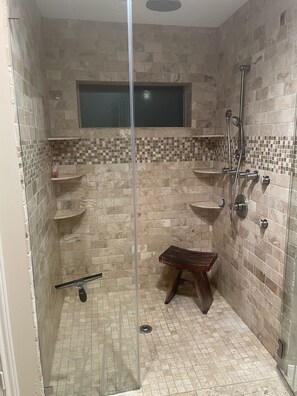 Dusche, Handtücher, Seife, Toilettenpapier