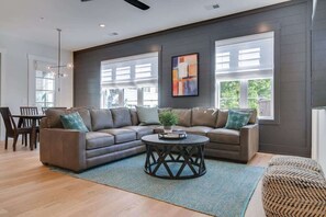 Televisión y oficina 