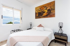 4 habitaciones, tabla de planchar con plancha, wifi y ropa de cama